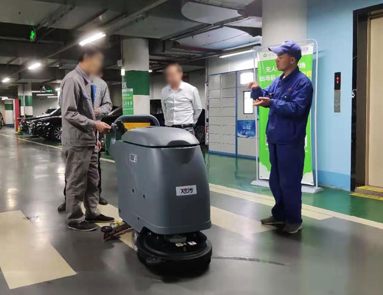 南昌市红谷滩的新力外滩物业管理企业再次采购旭洁X530手推式洗地机